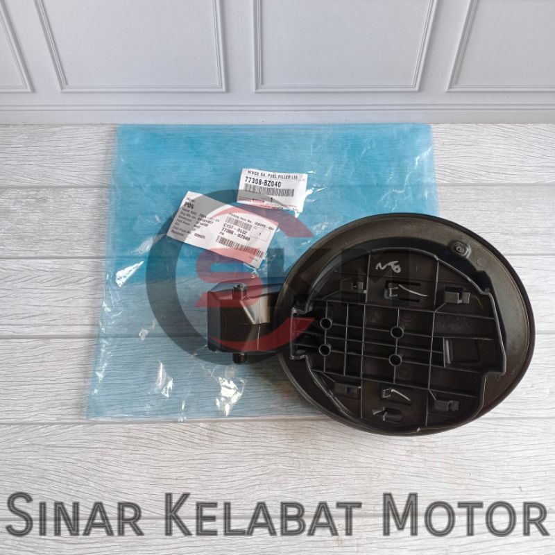 ENGSEL COVER BOX TANGKI BENSIN TOYOTA AVANZA GRAND VELOZ 77308-BZ040 ORIGINAL
