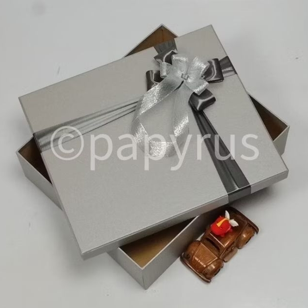 

PAPYRUS 30x35 Tinggi 10cm Kotak Kado Gift Box Hadiah V1