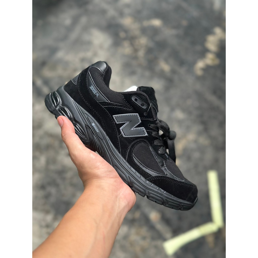 Sepatu NB 2002R N*w Bal*nce Full Black Import