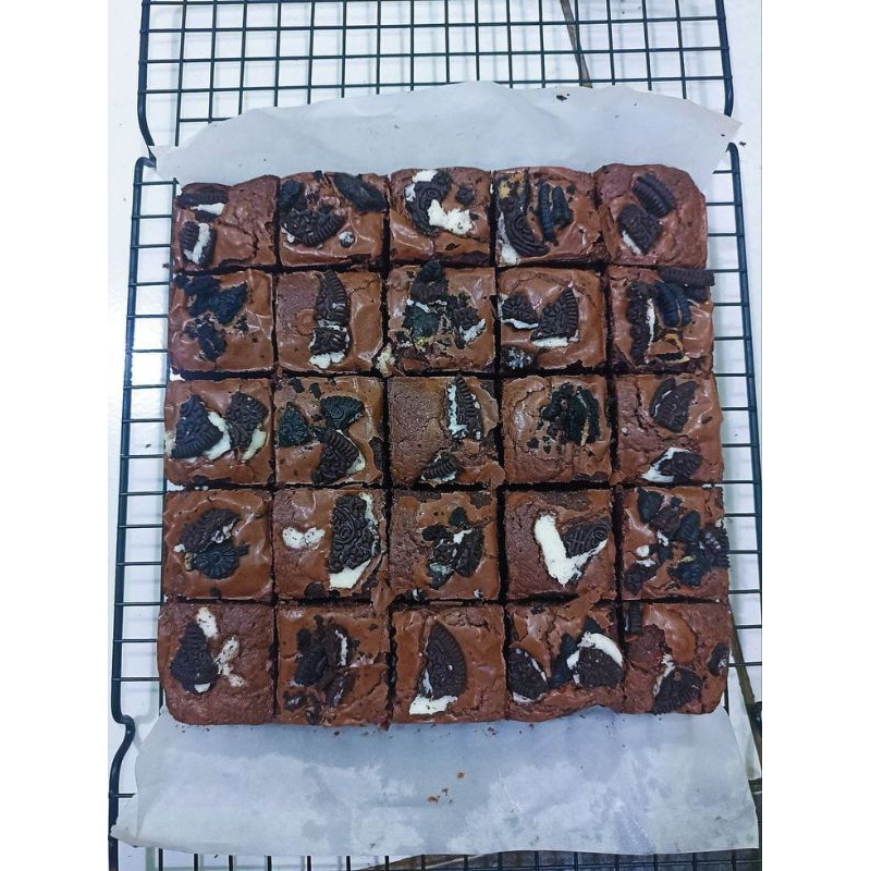 

Brownies Skat TOPPING OREO /Brownies Fudgy Dark Cokelat/ Fudgy Brownies Panggang/Brownies Fudgy BY NAIIM BAKERY