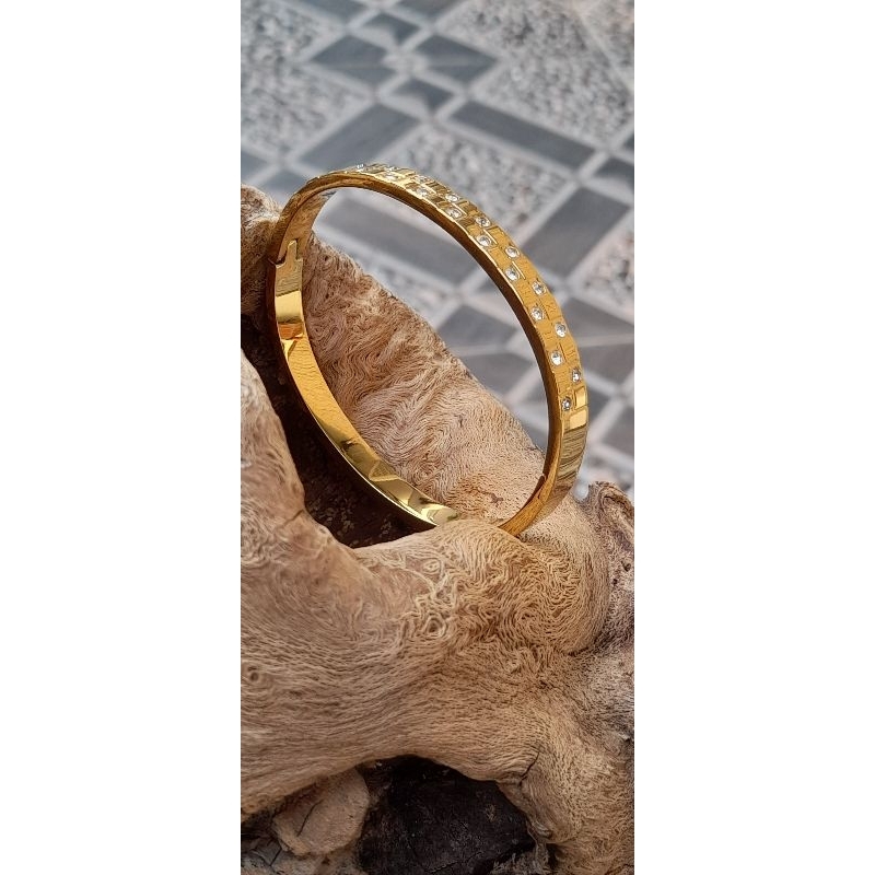 Gelang Wanita Titanium Lapis Emas 18K