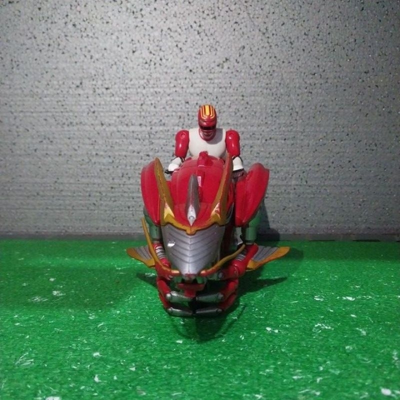 1 set motor dan figur. bike kamen rider ryuki survive shf dan figur power rangers lost galaxy red ra
