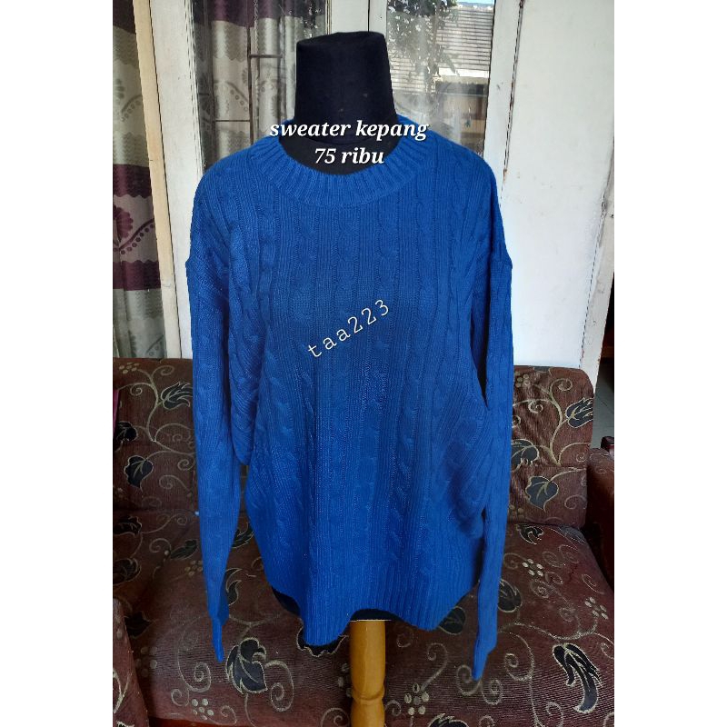 sweater cable biru elektrik