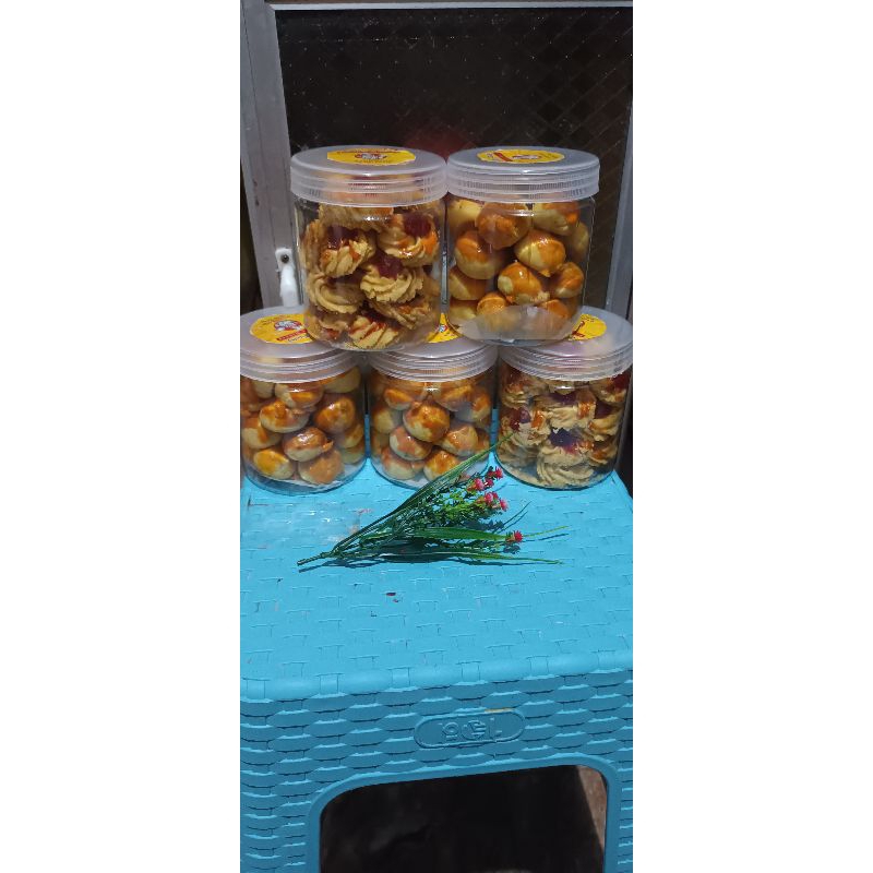 

aneka kue lebaran/kue kering/bingkisan kue paket isi 2