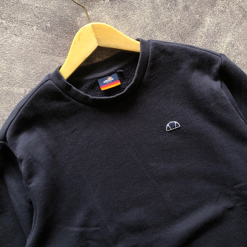 Crewneck ellesse Heritage small logo Second Size L,crewneck casual second crewneck old money second,