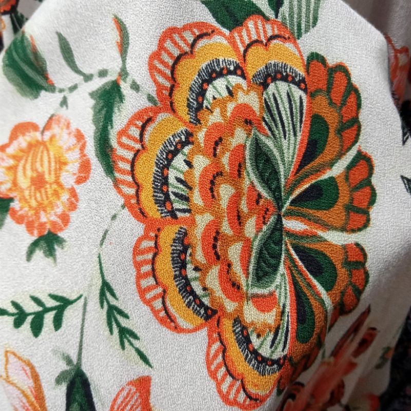 Kain - Kain Lady Zara Crepe Motif Bunga Import - Kain Zara Crepe - Kain Meteran | Harga Per Setengah