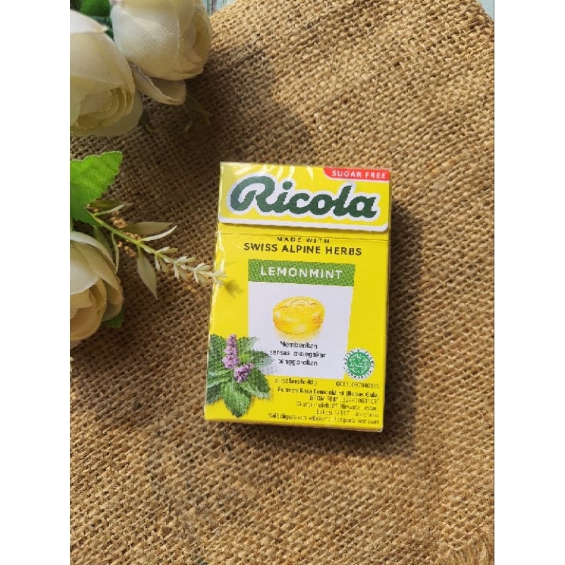 

Ricola permen pelega tenggorokan sugar free rasa lemon mint