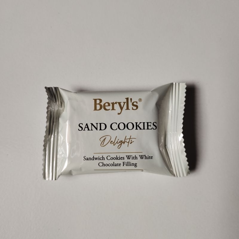 

Beryls Sand Cookies Biskuit Sandwich isi cokelat putih