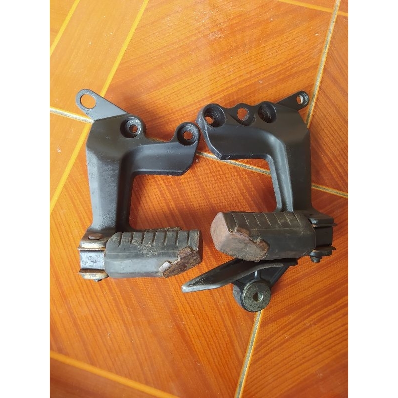 dudukan footstep belakang jupiter z1 f1injrksi ori