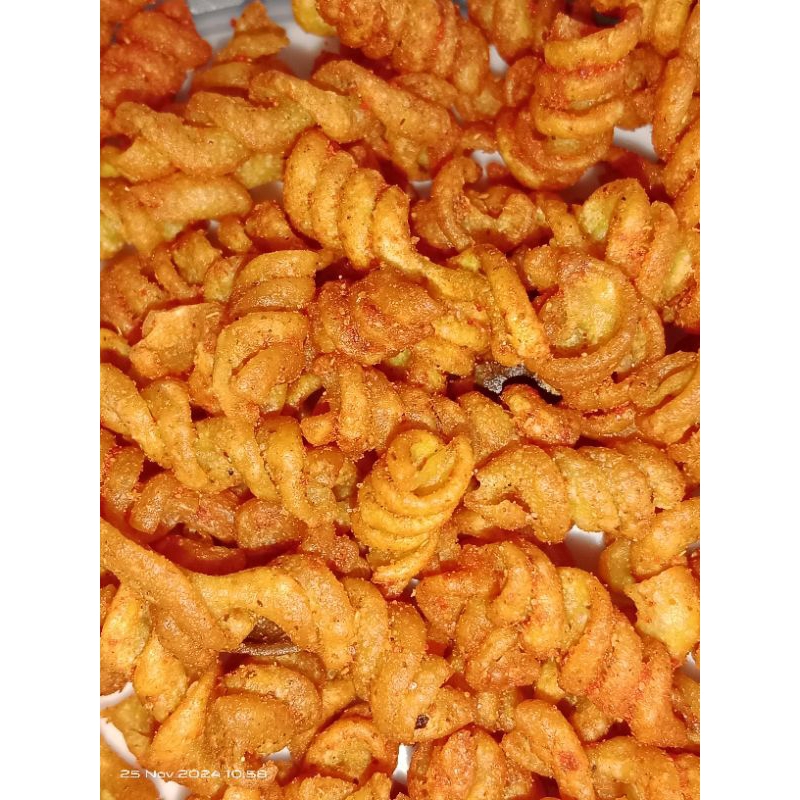 

Cemilan makaroni spiral / ulir / keriting pedas daun jeruk
