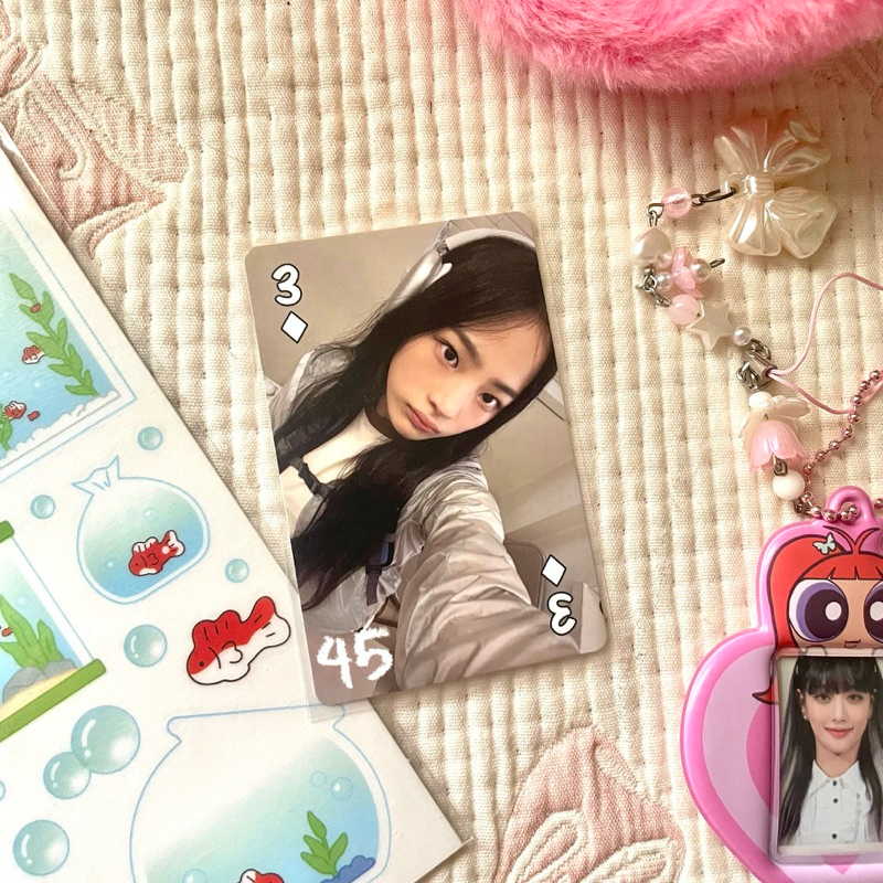 minji headphone sg23 pc photocard newjeans