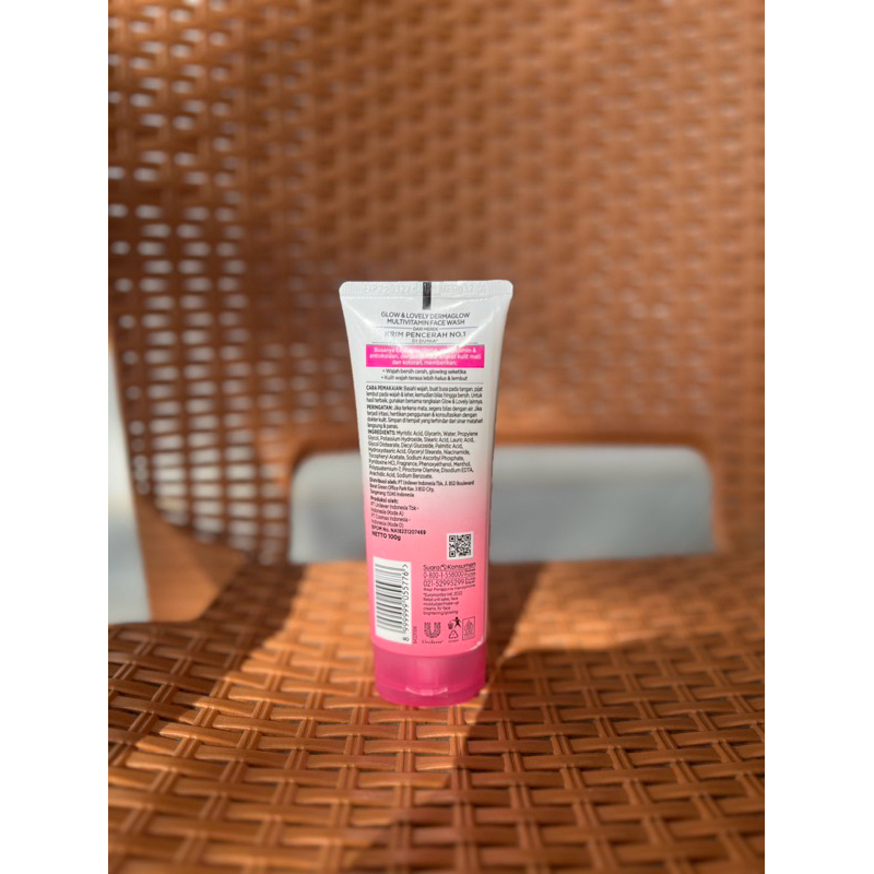 Facial Wash Fair and Lovely Glow