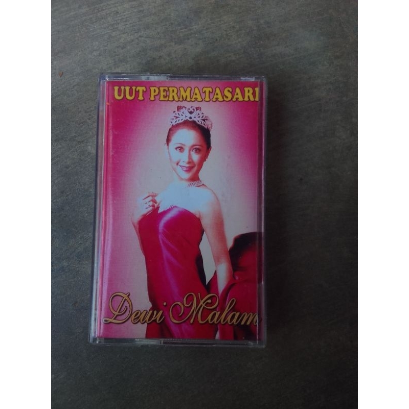 kaset pita UUT PERMATASARI"dewi malam"