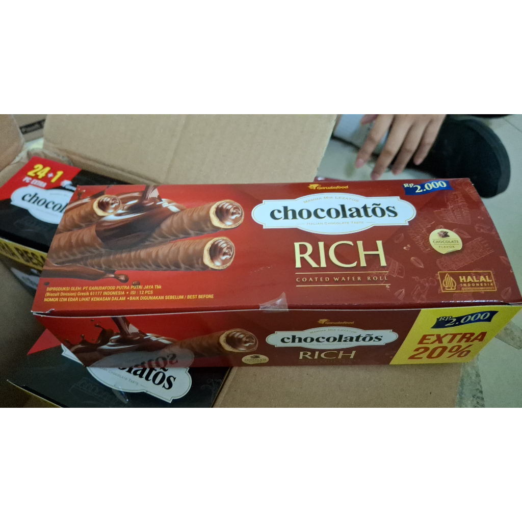 

Chocolatos Rich Coated Wafer Roll Coklat 1 Box Isi 12 Pcs