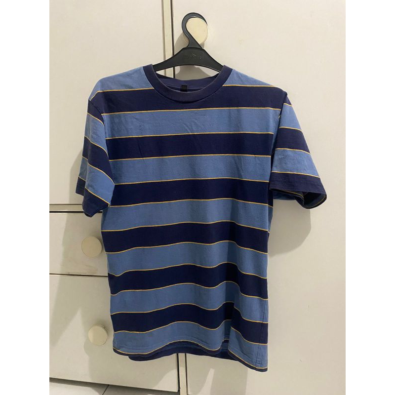 kaos garis-garis UNIQLO