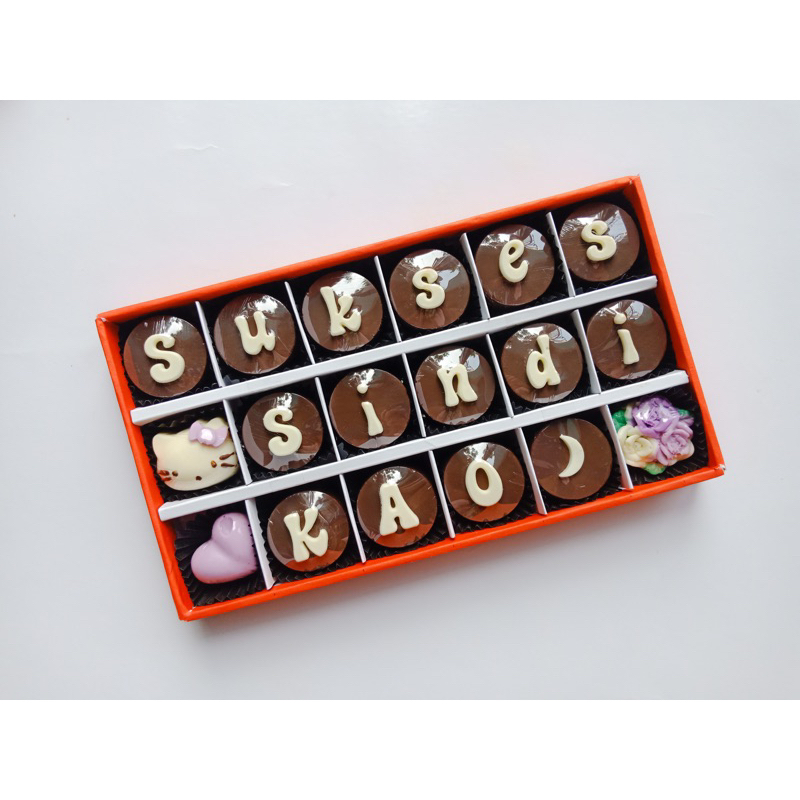 

Coklat huruf sekat 6x3 Coklat ulang tahun, anniversary, kado wisuda