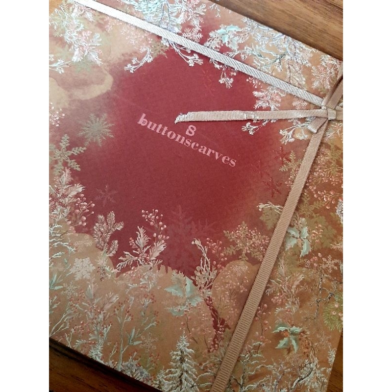 Rare Item New Buttonscarves Holiday Series