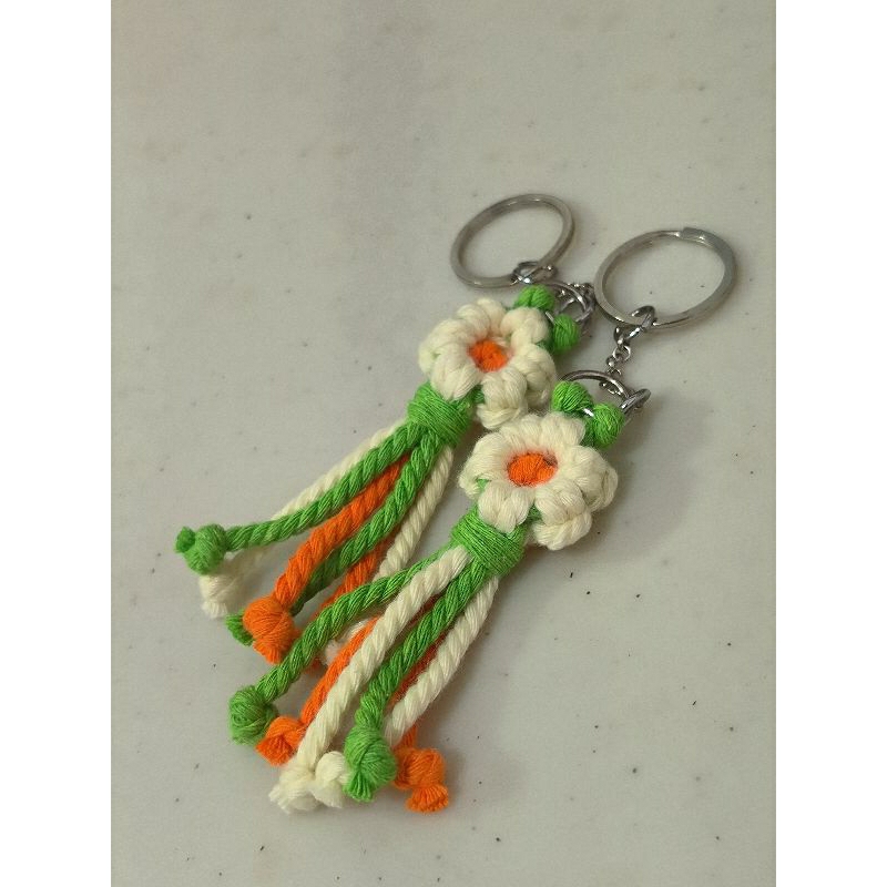 NISI ATELIER - Gantungan Kunci Gantungan Tas Bunga Daisy Putih Elegan Keychain Ganci