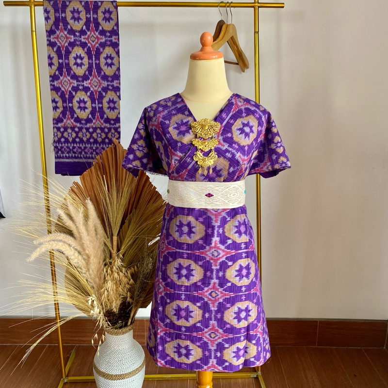 KAIN TENUN ENDEK KHAS BALI MOTIF DOUBLE IKAT UANG KEPENG WARNA DASAR UNGU