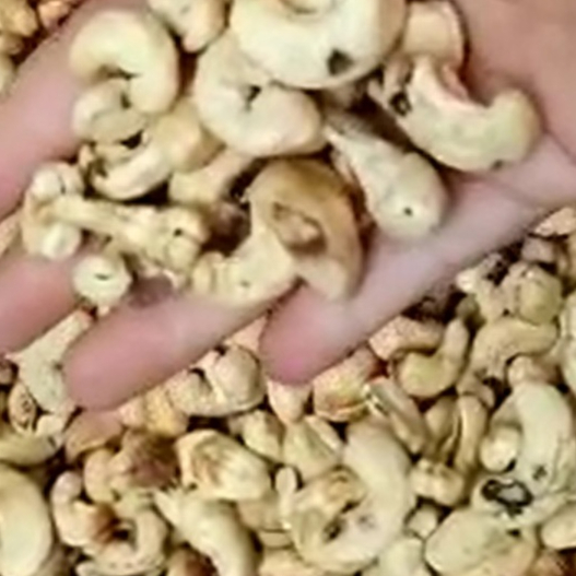 

Kacang Mede Mentah Mete Utuh Murah 1Kg SK3 ( Ada Bintaik 3 )