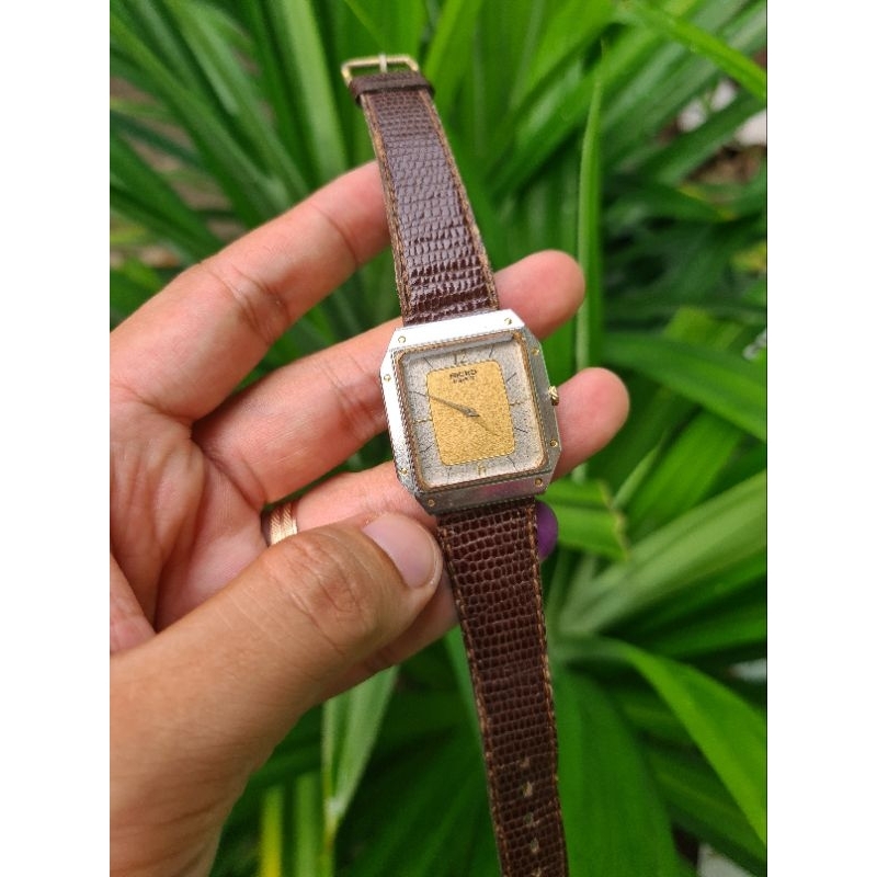 Jam tangan Seiko tank Quartz vintage rare item