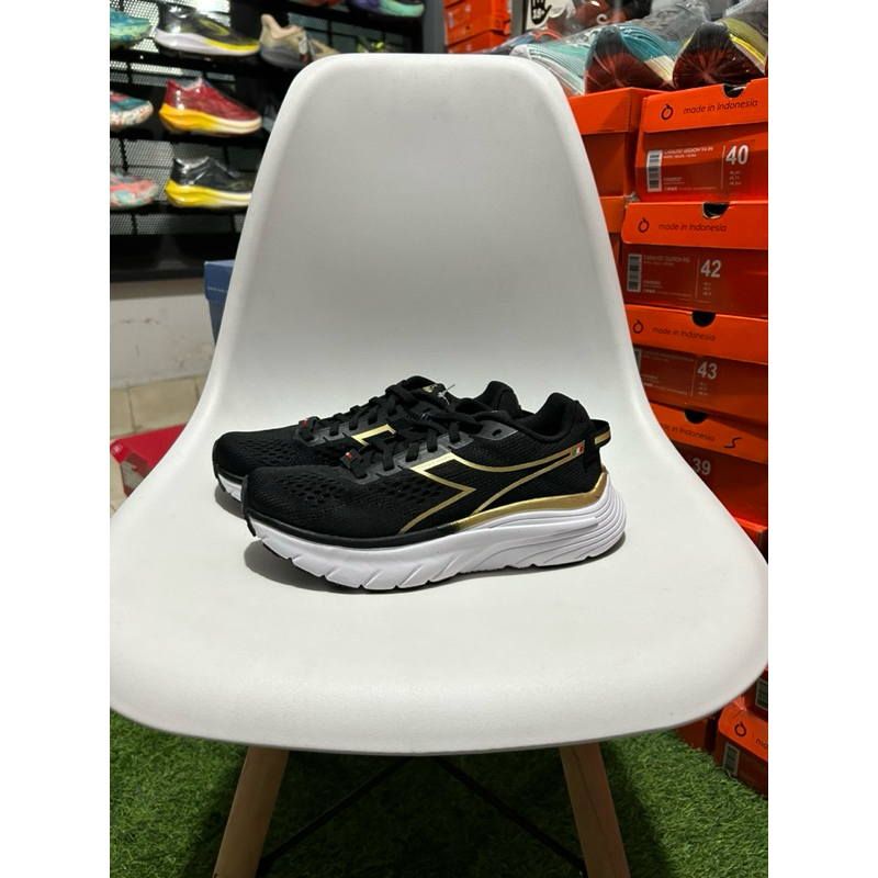 Sepatu Lari Running Diadora Equipe Atomo W