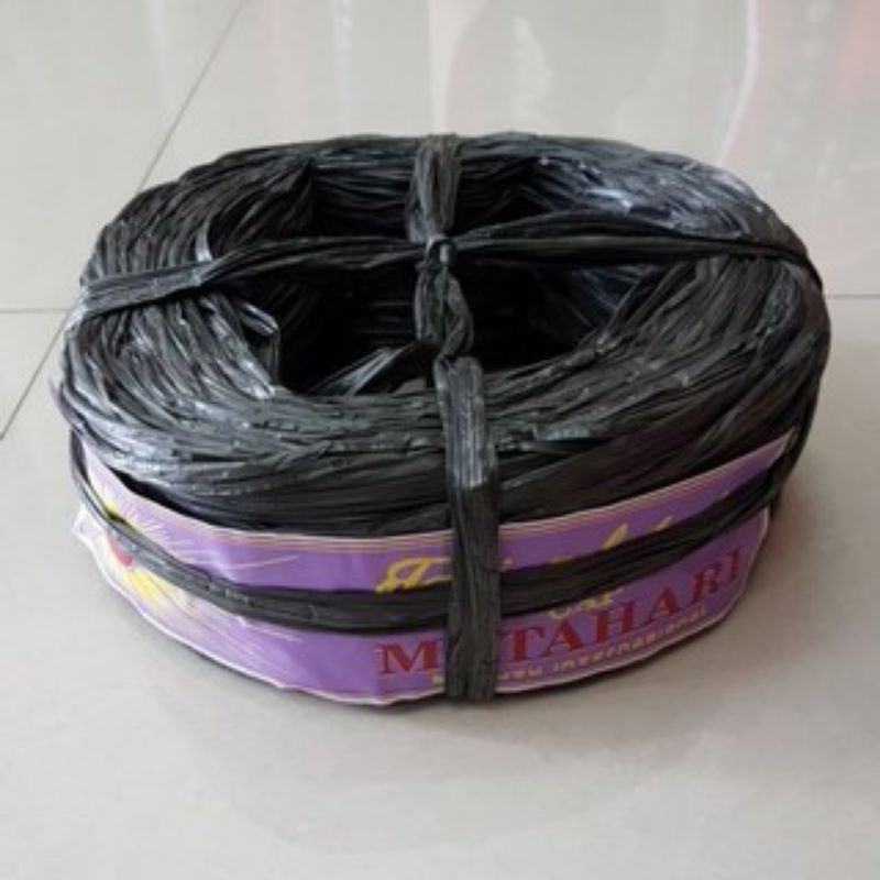 

( CO 10X = Harga 1 batang) tali plastik hitam cap matahari ( 200 gr)
