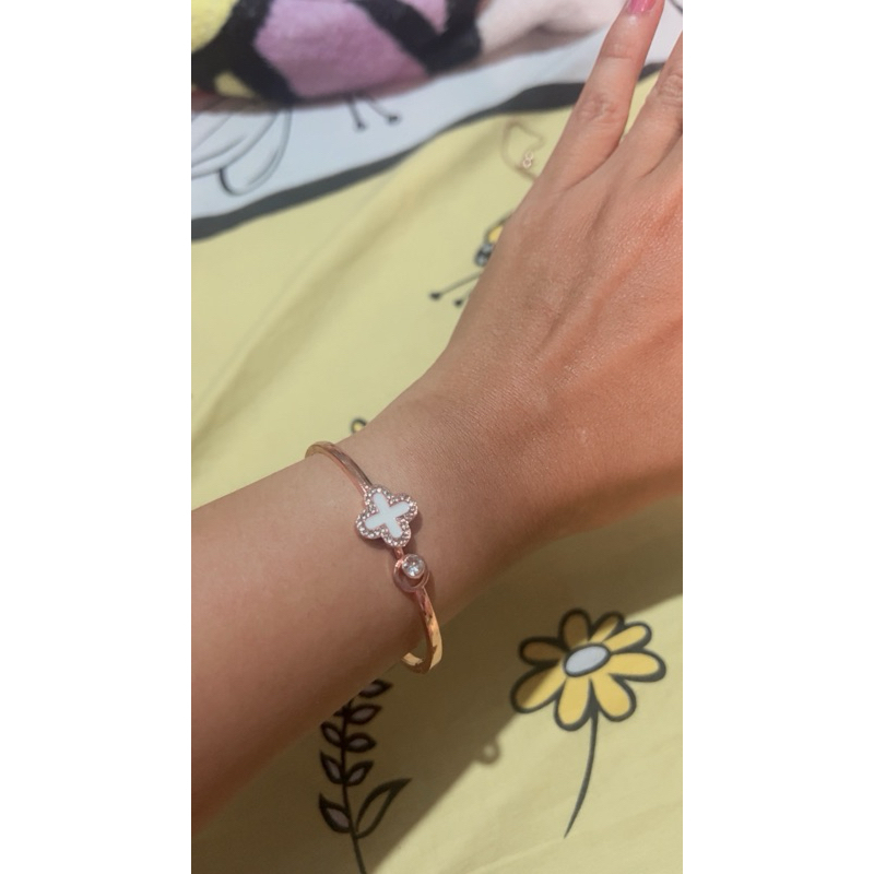 Gelang bangle clover