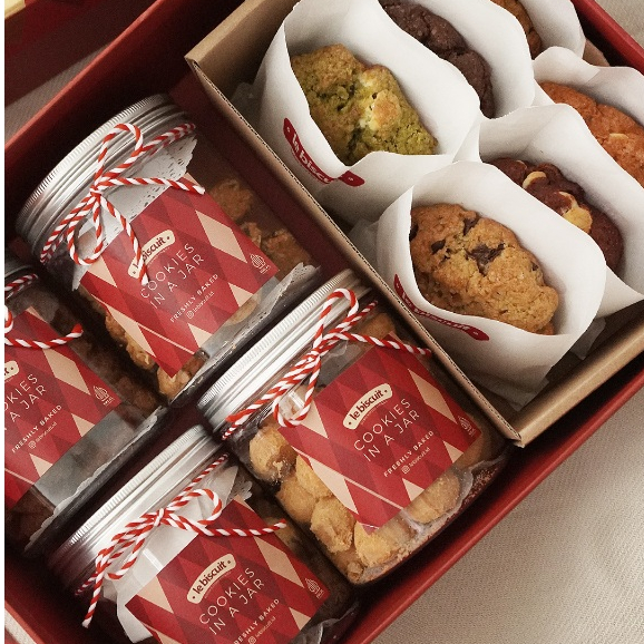 

le biscuit - Christmas & New Year Hampers - 6 Giant Cookies + 4 Jar