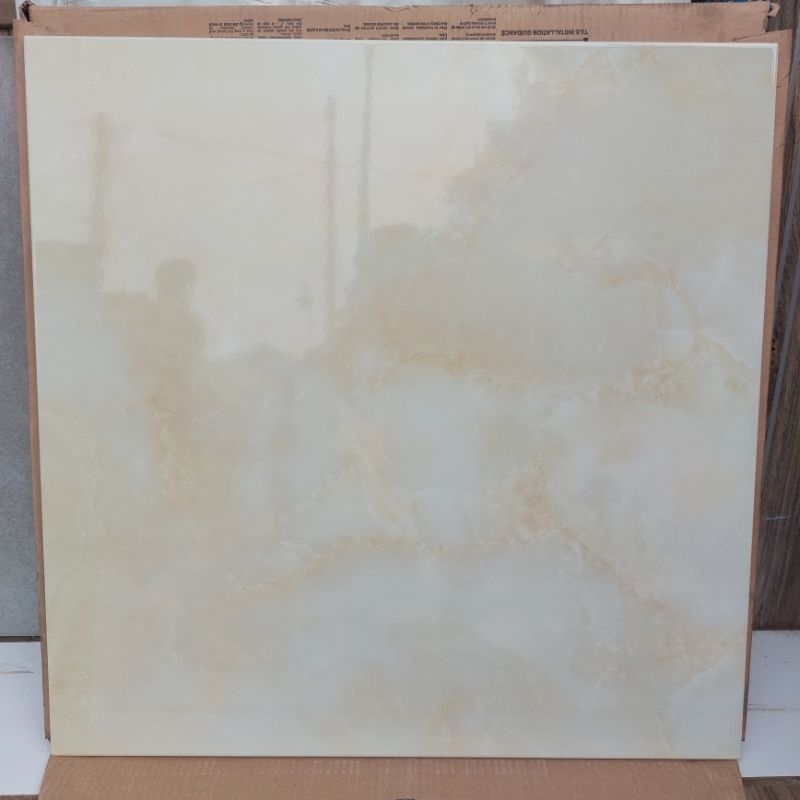 Keramik Harmony 60x60 glosy cream marmer