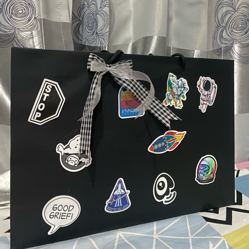 

PAPER BAG HITAM / PAPERBAG COWOK / BUNGKUS KADO COWOK (25 X 30 CM)