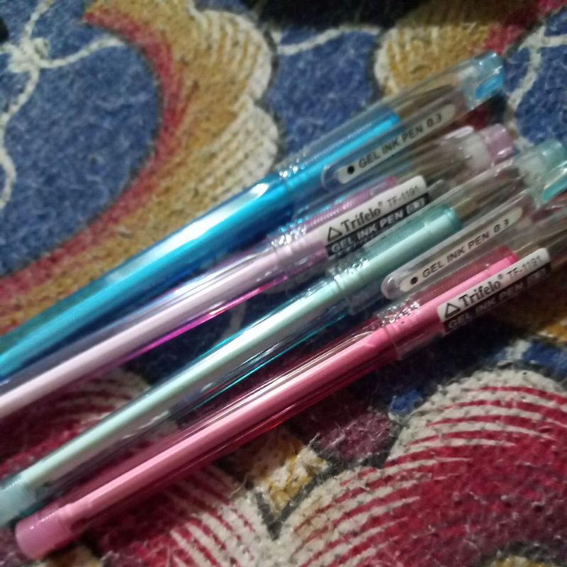

BOLPOIN GEL INK PEN (TF)0.3mm / PULPEN / BULPEN / BOLPOIN / ALAT UNTUK MENULIS