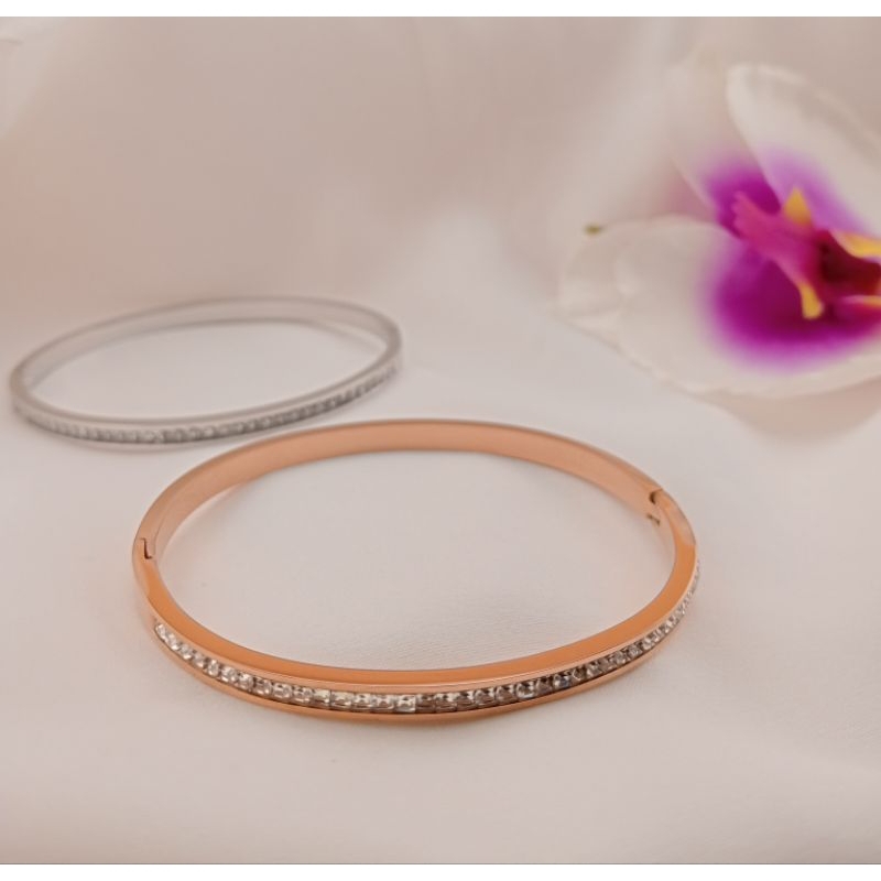 Gelang Bangle Titanium Aksen Berlian