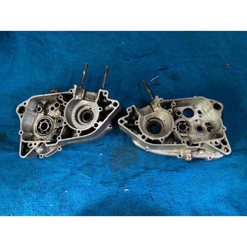 Krengkes rengkes crankcase kalter kanan kiri yamaha dt 100 original