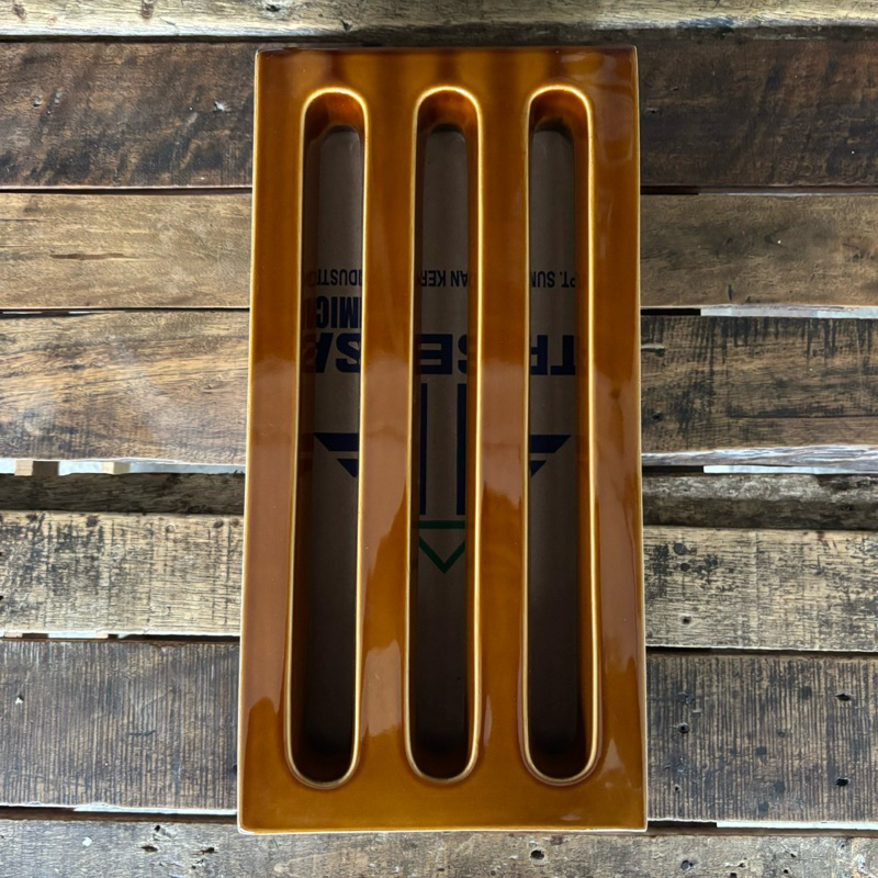 Roster / Keramik Trisensa / Keramik Lubang Angin Motif Minimalis 20x40 cm RO 56 E