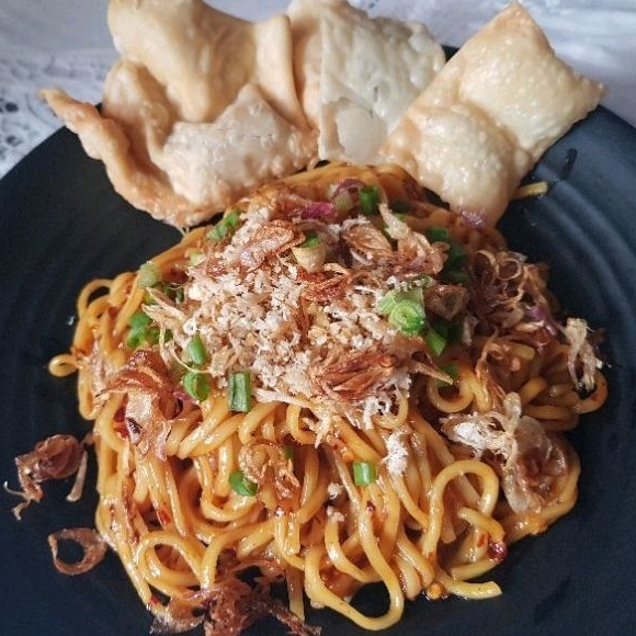 

MIE PEDAS LEVEL TERMURAH ISIAN LENGKAP homemade tanpa pengawet , ENAK & HALAL