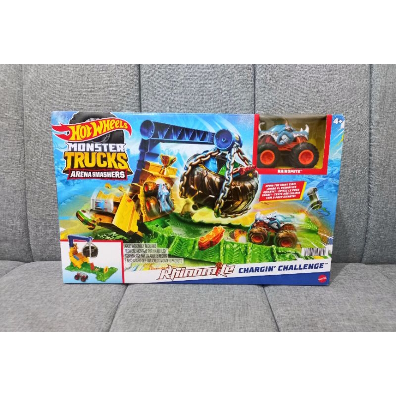 Hot Wheels Monster Trucks Arena Smashers Rhinomite Chargin' Challenge Original - Mainan Trek Mobil B