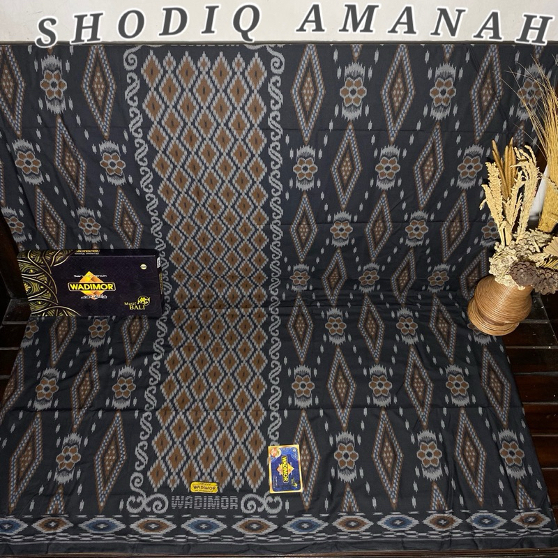 Sarung tenun wadimor motif bali | bali 555 putih/hitam | balimoon staria silk | bali botolan