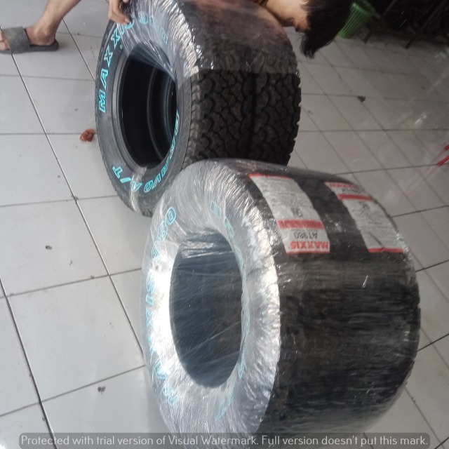 ban mobil semi offroad/lumpur ring 15 225/75 merk maxxis AT980 ukuran 225 75 R16 ban list putih