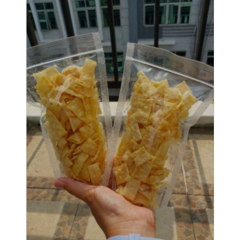 

kripik pangsit rasa jagung manis UK 50 gram