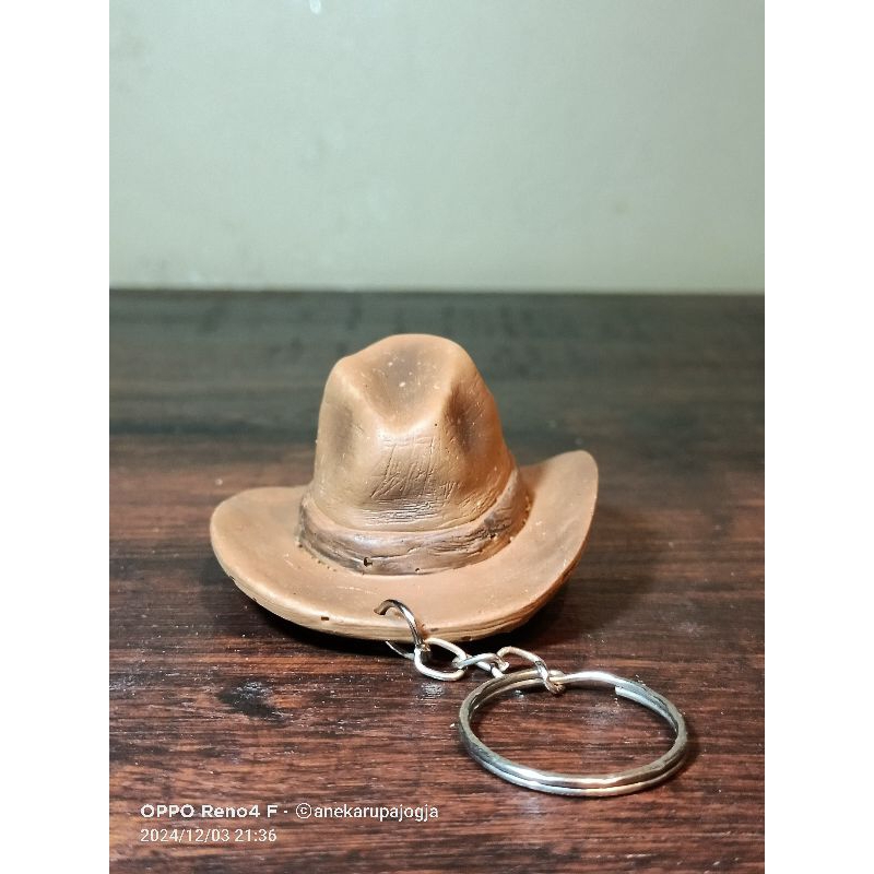 gantungan kunci bentuk topi DR.Jone indiana jones
