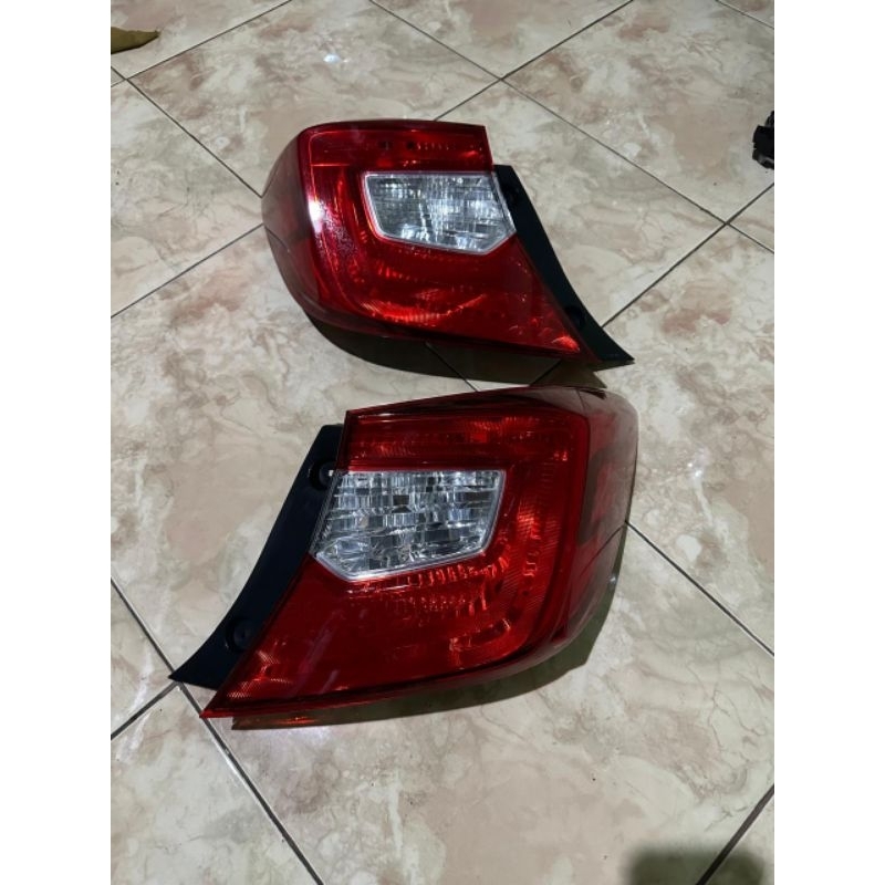 Lampu belakang honda brio