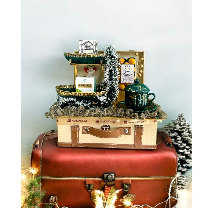 

Exclusive Parcel Christmas Hampers & New Year Seasons Ready Stock ( Parcel F )