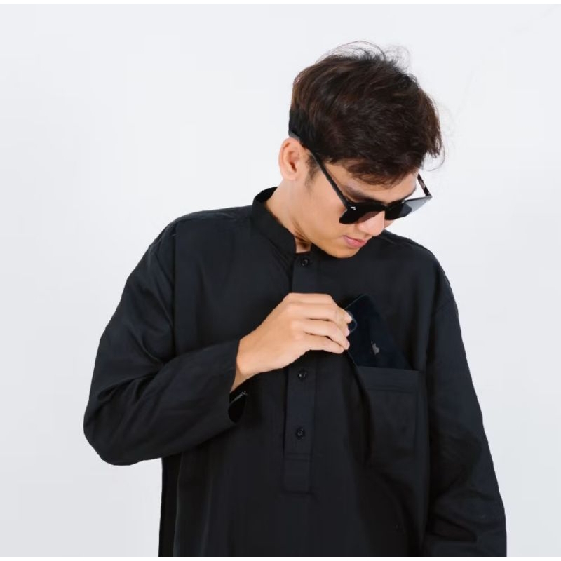 BAJU KOKO PRIA HITAM POLOS