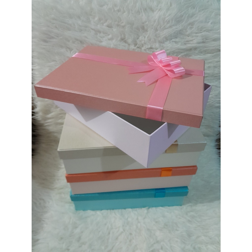 

Box Kotak Kado Kombinasi P 30cm, L 22cm, T 8cm / Box Kado Kombinasi / Kotak Kado kombinasi /Gift Box Kmbinasi Besar Murrah