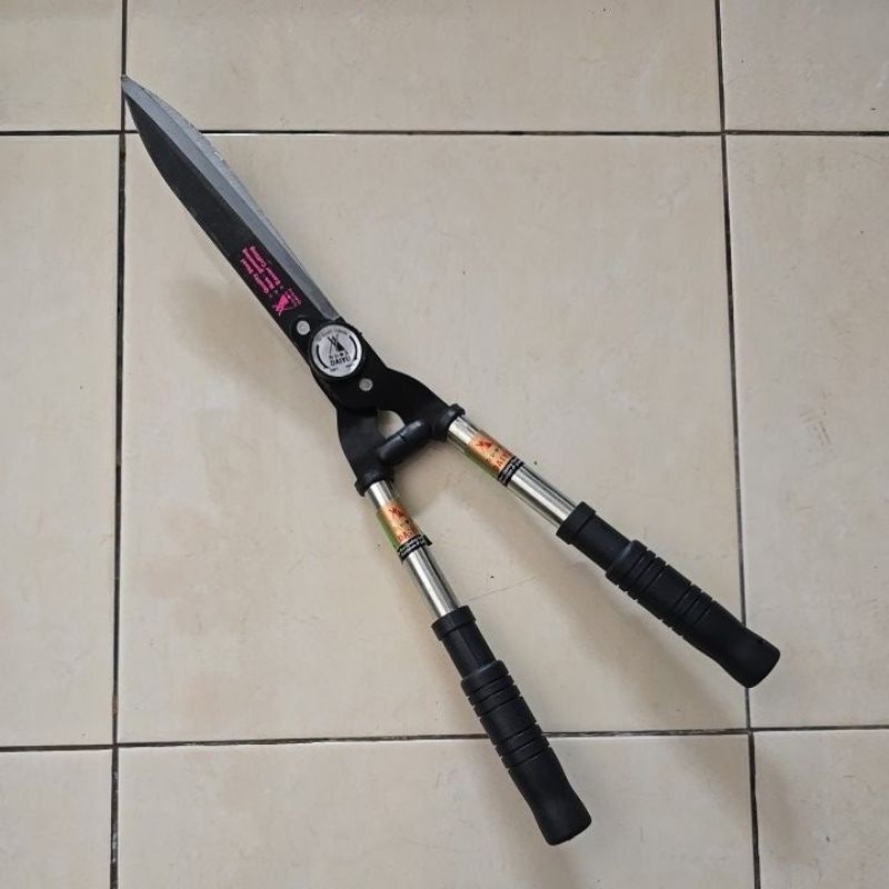 Gunting rumput DAIYU