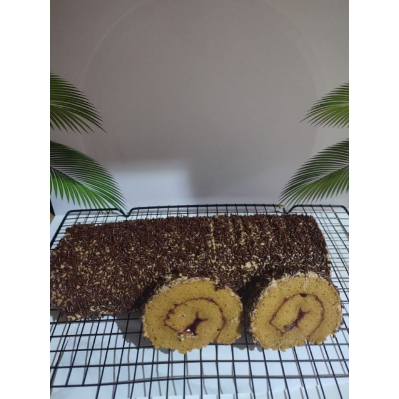 

MOCCA ROLL CAKE MESES SELAI STRAWBERRY