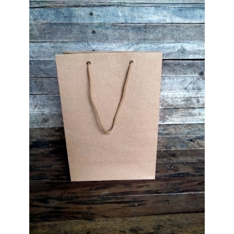

Paper bag 14 x 7 x 19 cm