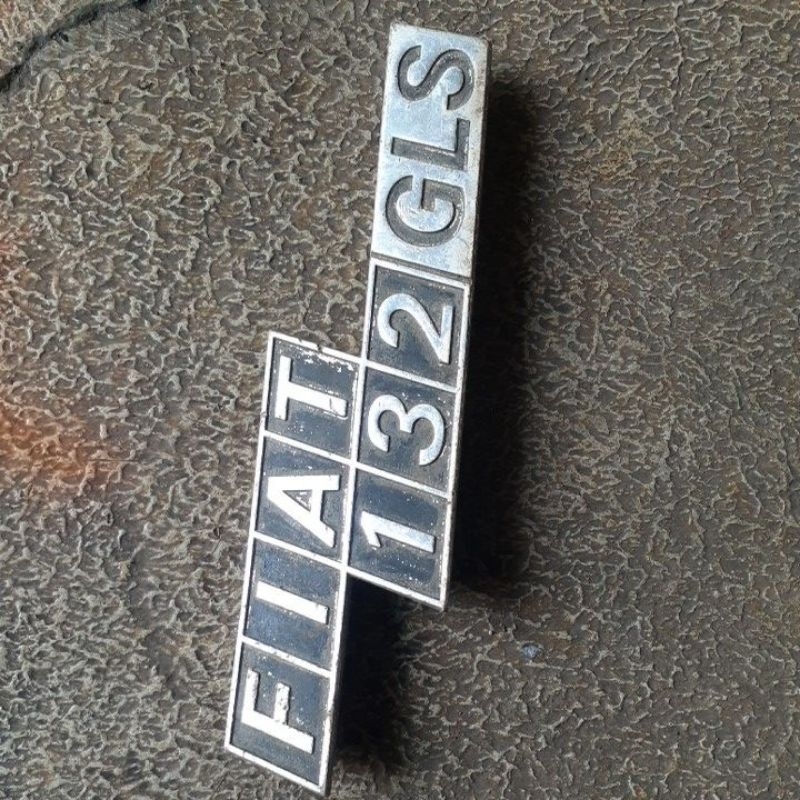 EMBLEM FIAT 132