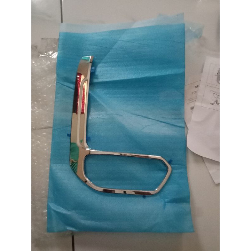 cover garnish foglamp Hilux 2020 gres original
